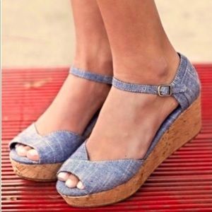 Toms platform wedge sandals light wash chambray, size 9 1/2. New with tags & box